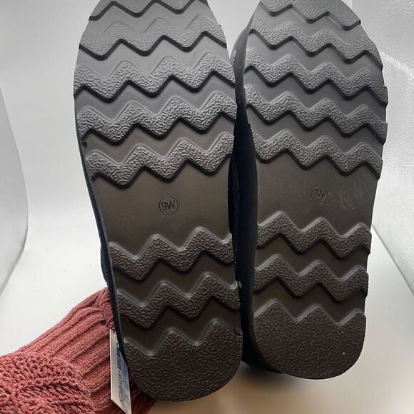 ❄️ CUSHIONAIRE Women's Genuine Suede Cozy Mule Platform SIZE 9 WIDE Black ❄️ - Picture 7 of 8